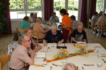 Gemeinsames Singen beim Mittagstisch