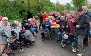 BAW-Bewohner beim "Tag des Baumes" am 25.04.2024