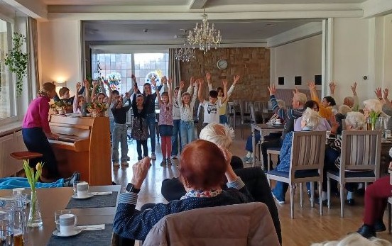 Fr&uuml;hlingsgru&szlig; der Grundschule Heinsheim in der Tagespflege